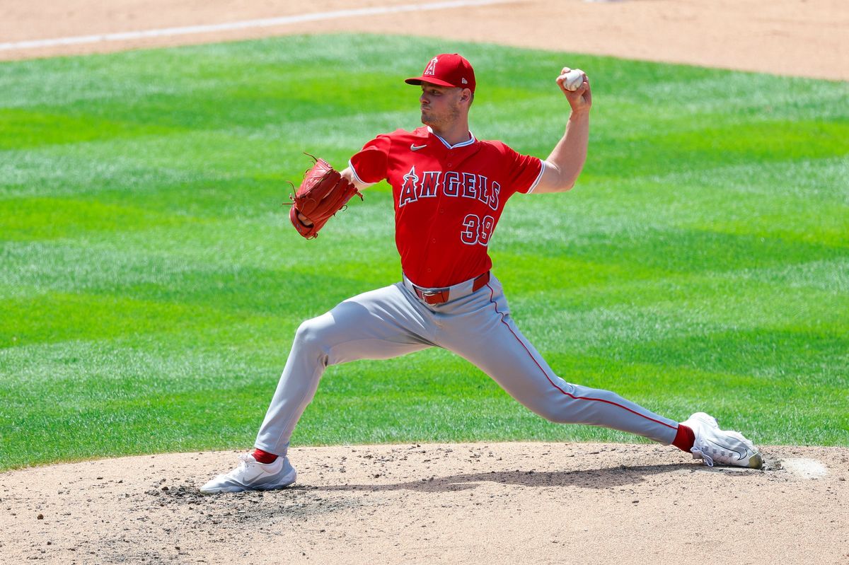 Jake Eder #39 of the Los Angeles Angels pitches against the New York Mets at Citi Field on July 23, 2025 in Flushing, NY.