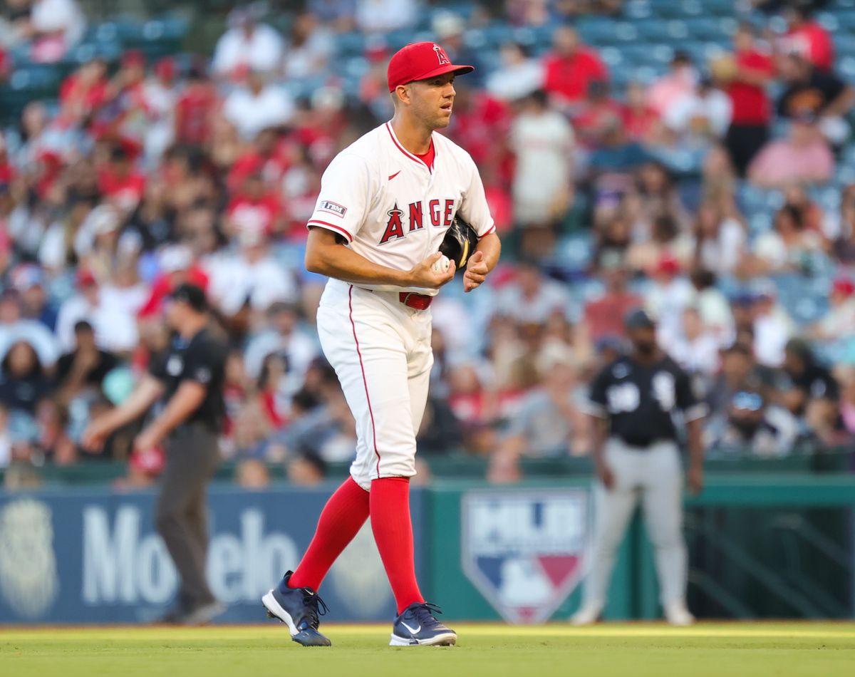 #31 Tyler Anderson of the Los Angeles Angels approaches the pitching mound during an MLB game against the Chicago White Sox on August 1, 2025 in Anaheim, CA.