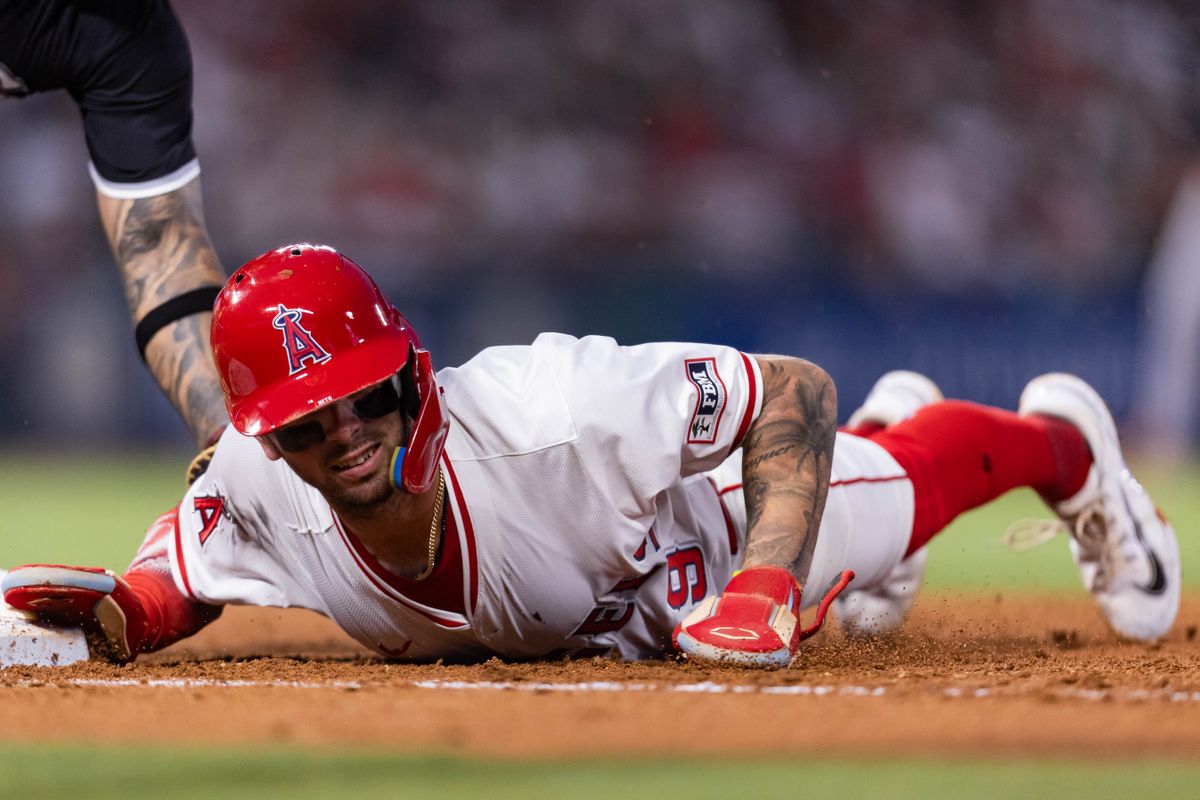 Los Angeles Angels shortstop Zach Neto (9) slides back to first during the MLB game against the Chicago White Sox, Saturday, August 2nd 2025 at Angel's Stadium in Anaheim, Calif.