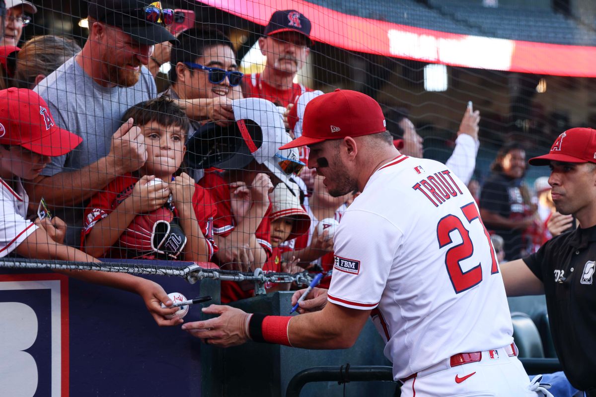 Los Angeles Angels outfielder Mike Trout (27) signs balls for fans before the MLB game against the Cincinnati Reds Monday August 18th, 2025 at Angel's Stadium in Anaheim, Calif.