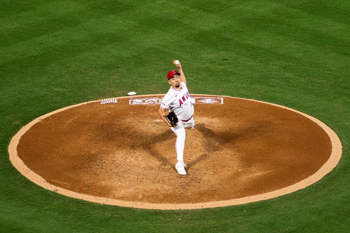 Los Angeles Angels Pitcher Yusei Kikuchi (16) delivers a pitch in an MLB game against the Cincinnati Reds, Wednesday, August 20, 2025 at Angels Stadium in Anaheim, California.