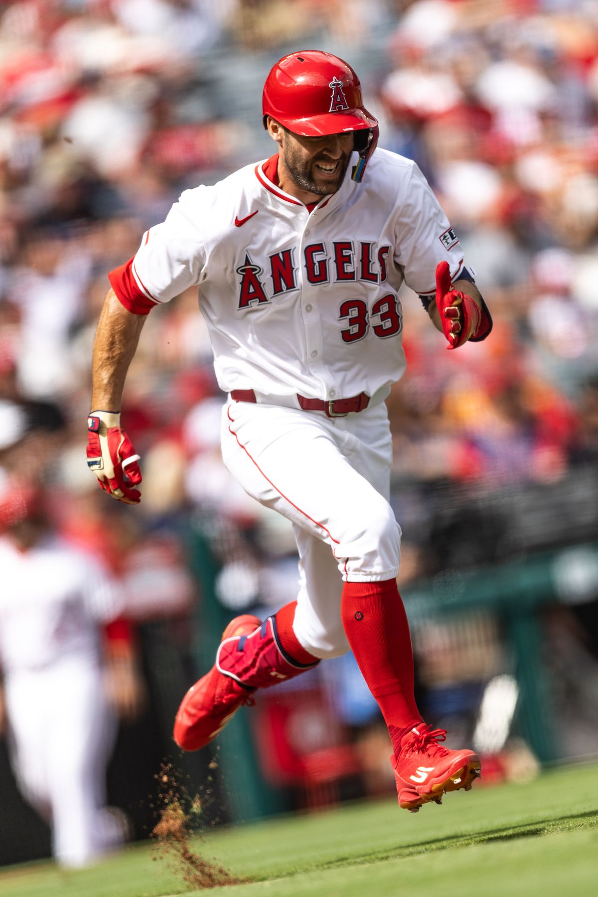 Los Angeles Angels outfielder Chris Taylor (33) sprints to first base during the MLB game against the Houston Astros, Sunday September 28th, 2025 at Angel's Stadium in Anaheim, Calif.
