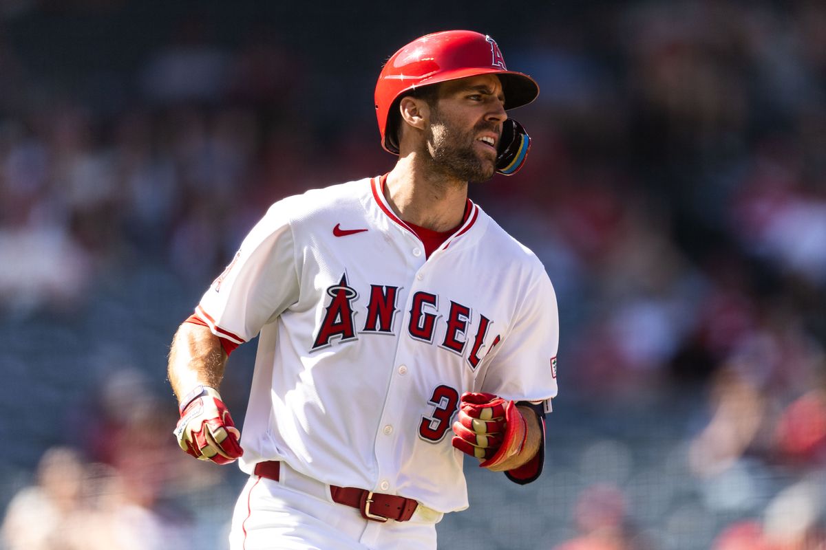 Los Angeles Angels outfielder Taylor Ward (3) gets a run to first base during the MLB game against the Houston Astros on Sunday, September 28, 2025, at Angel Stadium in Anaheim, Calif.