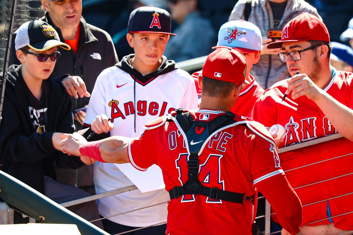 Los Angeles Angels C Logan O'Hoppe (14) signs autographs for fans prior to an MLB Spring Training game against the Athletics on Saturday March 7, 2026, in Las Vegas, Nevada. 