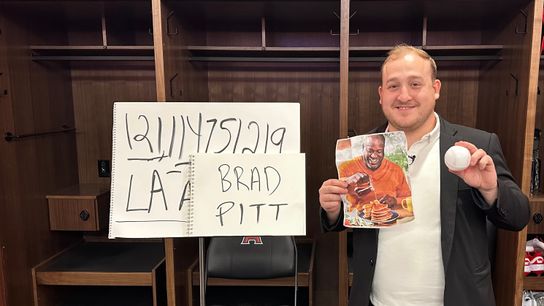 Magician brings light-hearted fun to Angels clubhouse taken in Tempe, Ariz. (Los Angeles Angels)