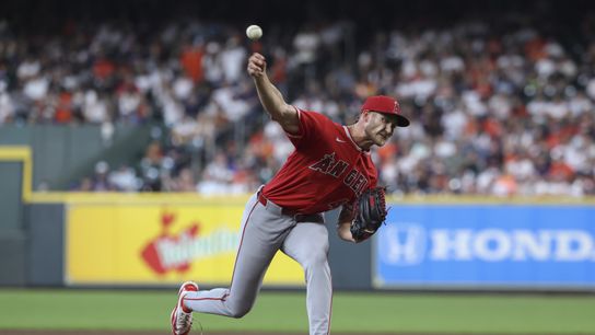 Angels split weekend series 2-2: Jack Kochanowicz gets lifted in the third, Drew Pomeranz gives up 3 in the eighth taken Daikan Stadium (Los Angeles Angels). Photo by Troy Taormina-Imagn Images