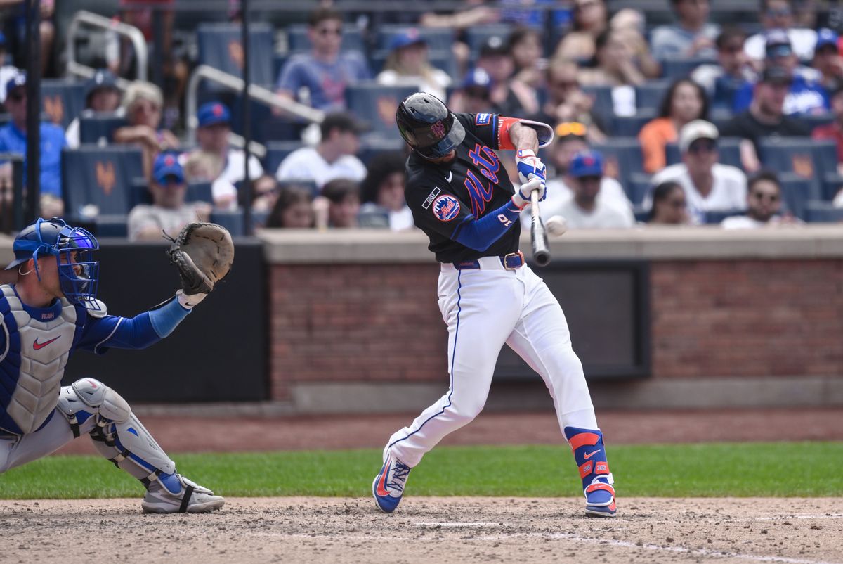 Jul 26, 2026; New York City, New York, USA; New York Mets second baseman Marcus Semien (10) hits a three run home run against the Los Angeles Dodgers during the seventh inning at Citi Field. Mandatory Credit: John Jones-Imagn Images Jul 26, 2026; New York City, New York, USA; New York Mets second baseman Marcus Semien (10) hits a three run home run against the Los Angeles Dodgers during the seventh inning at Citi Field. Mandatory Credit: John Jones-Imagn Images