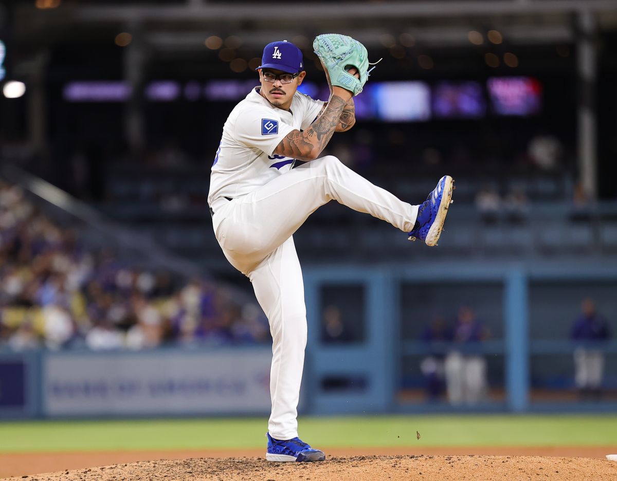 #43 Anthony Banda of the Los Angeles Dodgers winds up for a pitch during an MLB baseball game against the Arizona Diamondbacks on August 29, 2025 in Los Angeles, CA. #43 Anthony Banda of the Los Angeles Dodgers winds up for a pitch during an MLB baseball game against the Arizona Diamondbacks on August 29, 2025 in Los Angeles, CA.