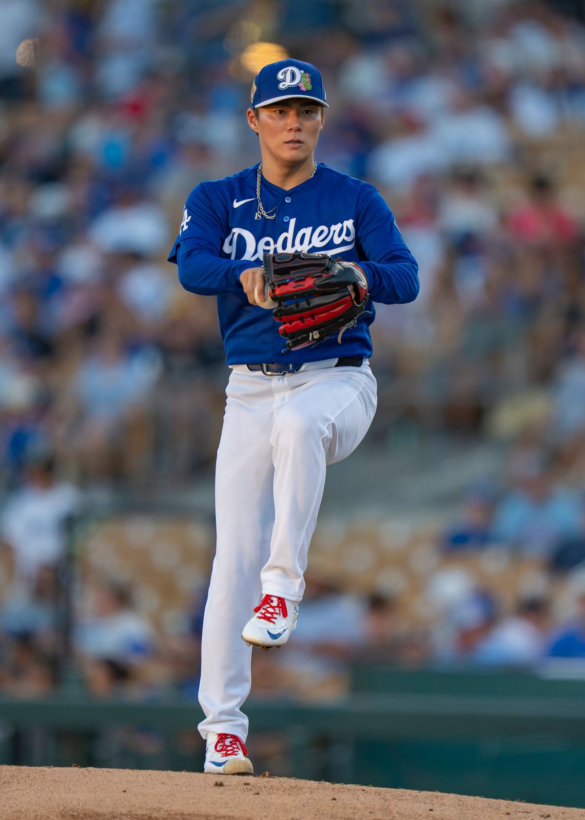 Los Angeles Dodgers pitcher Yoshinobu Yamamoto (18) pitching during an MLB spring training baseball game against the San Diego Padres on March 20th, 2026 in Glendale, AZ. Los Angeles Dodgers pitcher Yoshinobu Yamamoto (18) pitching during an MLB spring training baseball game against the San Diego Padres on March 20th, 2026 in Glendale, AZ.