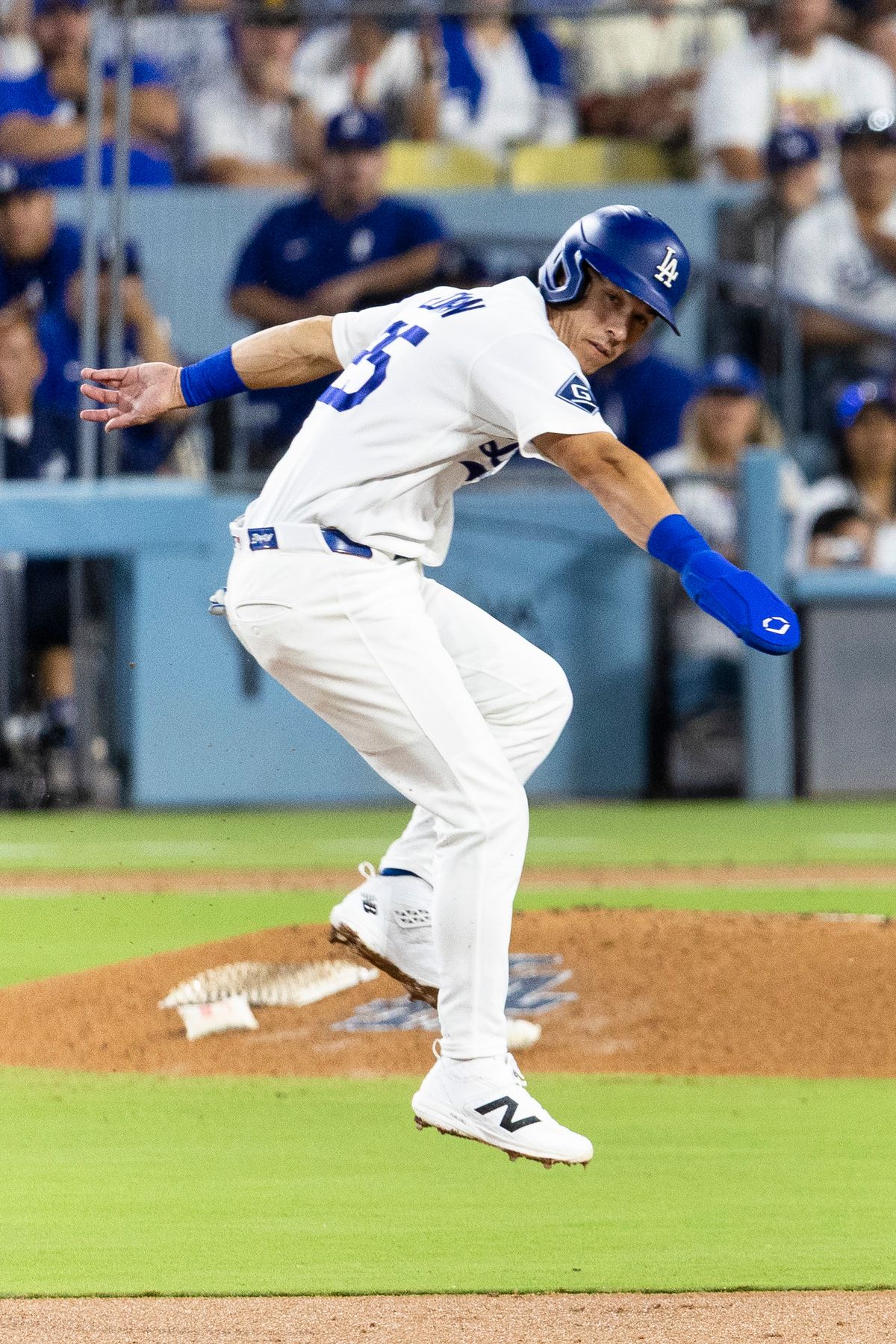 Los Angeles Dodgers second baseman Tommy Edman (25) jumping over the ball while running the bases during a MLB baseball game against the San Diego Padres, Tuesday September 22, 2026 in Los Angeles, California. Los Angeles Dodgers second baseman Tommy Edman (25) jumping over the ball while running the bases during a MLB baseball game against the San Diego Padres, Tuesday September 22, 2026 in Los Angeles, California.