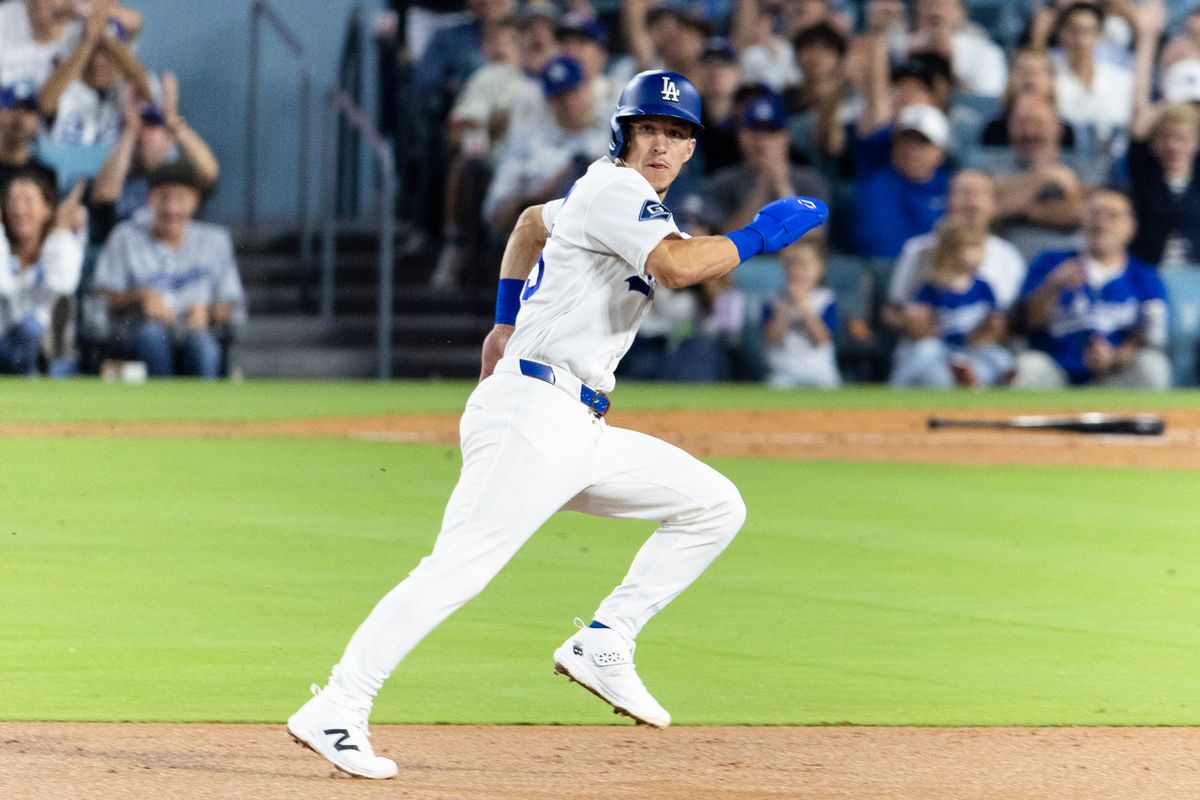 Los Angeles Dodgers second baseman Tommy Edman (25) running the bases during a MLB baseball game against the San Diego Padres, Tuesday September 22, 2026 in Los Angeles, California. Los Angeles Dodgers second baseman Tommy Edman (25) running the bases during a MLB baseball game against the San Diego Padres, Tuesday September 22, 2026 in Los Angeles, California.
