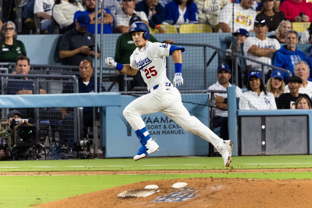 Los Angeles Dodgers second baseman Tommy Edman (25) hits a home run during a MLB baseball game against the San Diego Padres, Tuesday September 22, 2026 in Los Angeles, California. Los Angeles Dodgers second baseman Tommy Edman (25) hits a home run during a MLB baseball game against the San Diego Padres, Tuesday September 22, 2026 in Los Angeles, California.