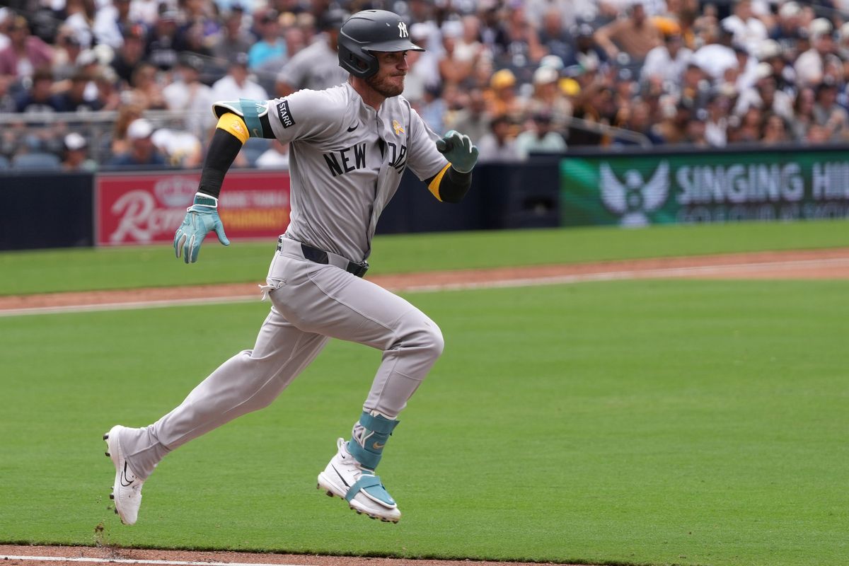 Yankees left fielder Cody Bellinger (35) runs to first base during an MLB baseball game against the Padres, Sunday September 06, 2026 in San Diego, California. Yankees left fielder Cody Bellinger (35) runs to first base during an MLB baseball game against the Padres, Sunday September 06, 2026 in San Diego, California.