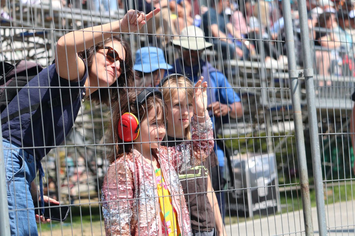 Young fans watch on at the 2025 Acura Grand Prix of Long Beach.