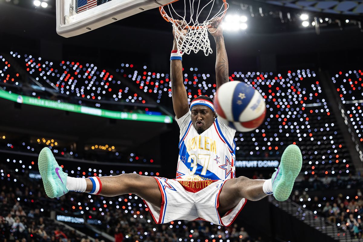 Harlem Globetrotters forward Rim Reaper  (37) dunks during a Harlem Globetrotters basketball game against The Washington Generals, Friday February 20, 2026 in Los Angeles.