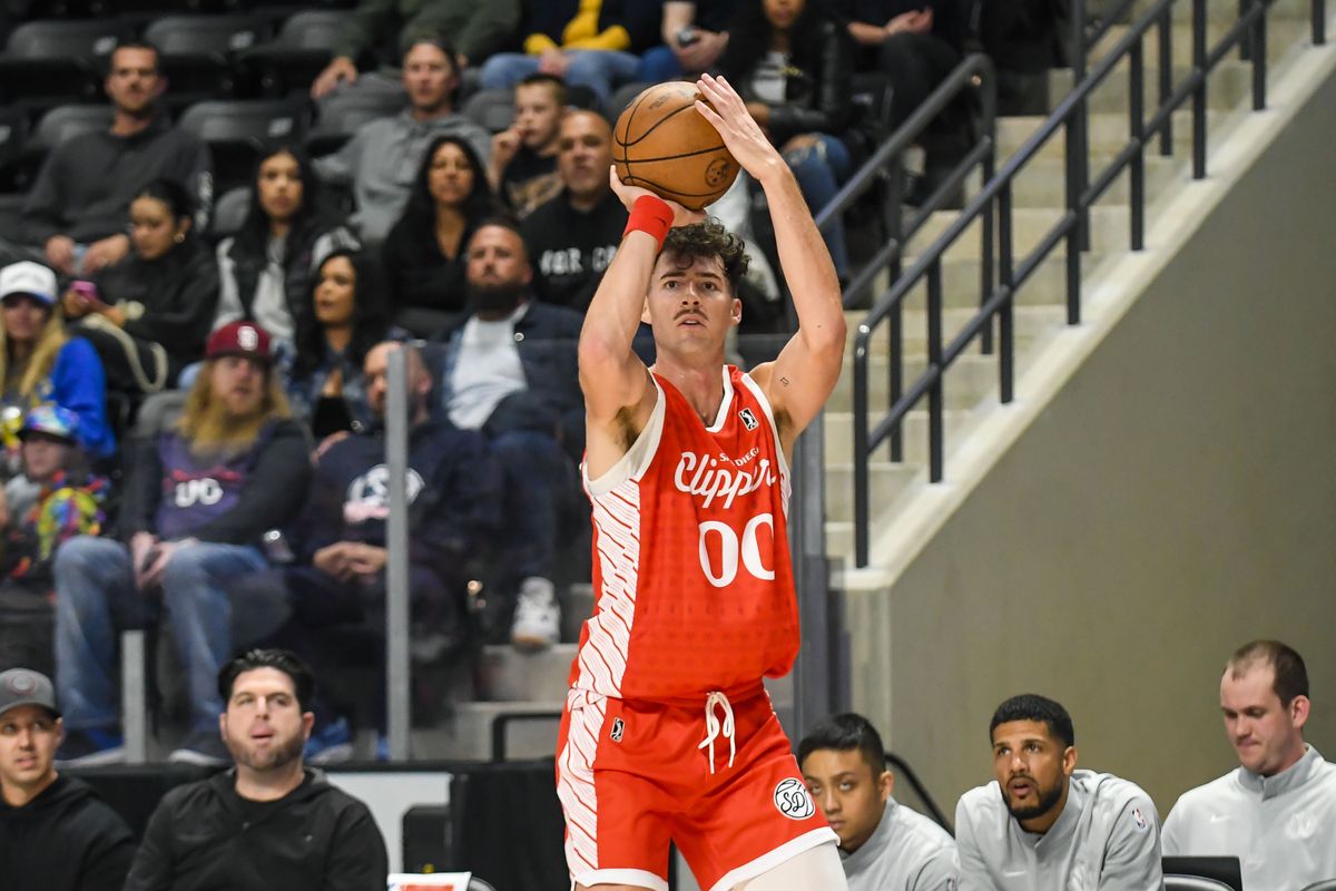 San Diego Clippers  Taylor Funk (0) takes a shot during an G-League basketball  game against   Santa Cruz Saturday December 13, 2025 in  , California.