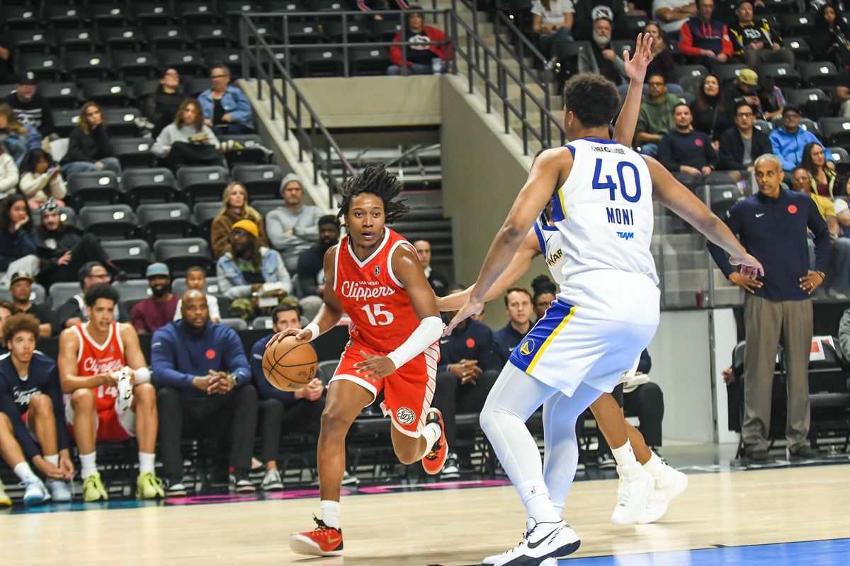 San Diego Clippers  TyTy Washington Jr. (15) handles the ball during an G-League basketball  game against Santa Cruz Saturday December 13, 2025 in, California.