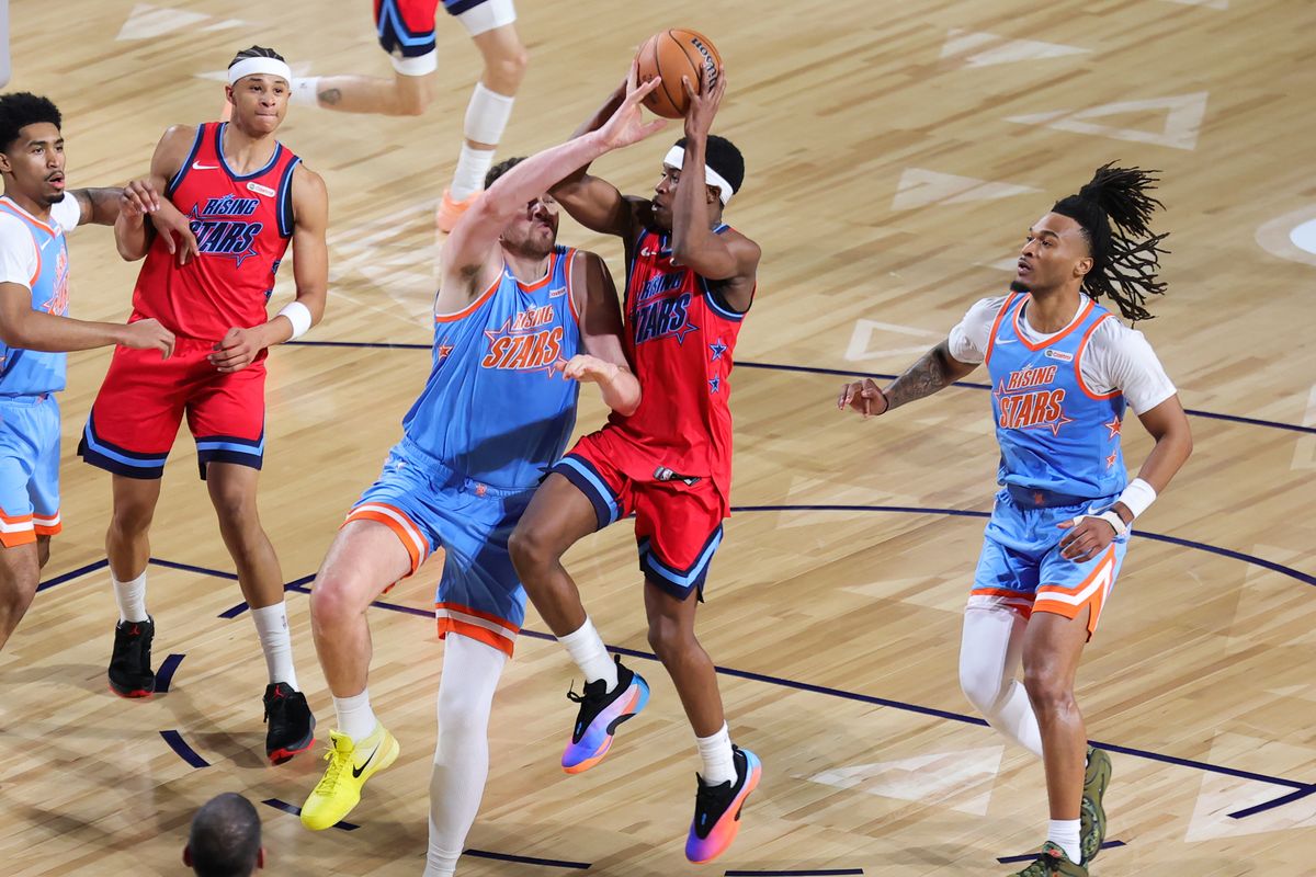 Philadelphia 76ers guard VJ Edgecombe (77) drives the lane during the NBA Rising Stars game on February 13, 2026 in Inglewood, CA.