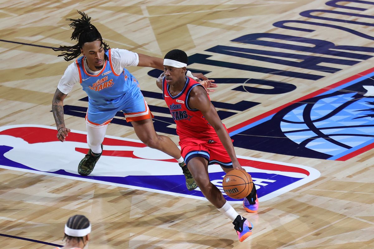 Philadelphia 76ers guard VJ Edgecombe (77) drives the lane during the NBA Rising Stars game on February 13, 2026 in Inglewood, CA.