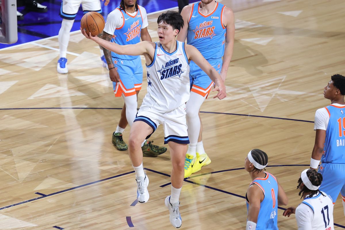 Portland Trailblazers center Yang Hansen (16) glides in for a lay up during the NBA Rising Stars game on February 13, 2026 in Inglewood, CA.