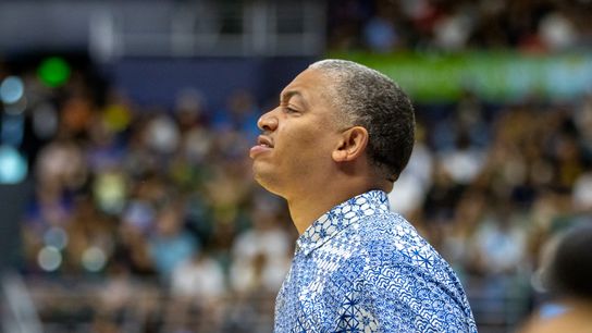 Clippers head coach Tyronn Lue yells instructions during the Clippers-Warriors game in Honolulu on October 5, 2024. Clippers head coach Tyronn Lue yells instructions during the Clippers-Warriors game in Honolulu on October 5, 2024.
