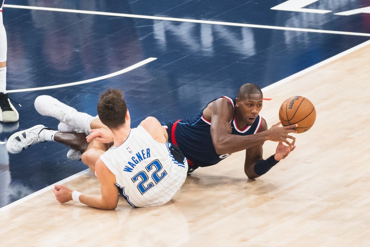 LA Clippers Guard Kris Dunn (8) diving for the ball during an NBA basketball game against the Orlando Magic, Wednesday November 20th, 2024 in Inglewood, California. 