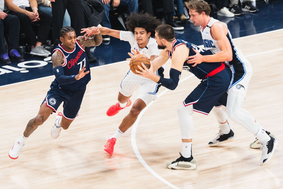 LA Clippers Guard Kevin Porter Jr. (77) fighting to get open during an NBA basketball game against the Orlando Magic, Wednesday November 20th, 2024 in Inglewood, California. 