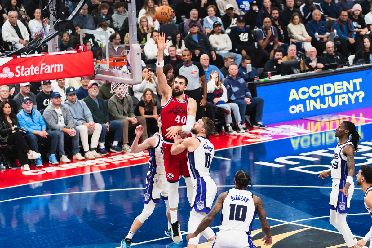 LA Clippers center Ivica Zubac (40) taking a hook shot during an NBA basketball game against the Sacramento Kings, Friday November 22th, 2024 in Inglewood, California. LA Clippers center Ivica Zubac (40) taking a hook shot during an NBA basketball game against the Sacramento Kings, Friday November 22th, 2024 in Inglewood, California.