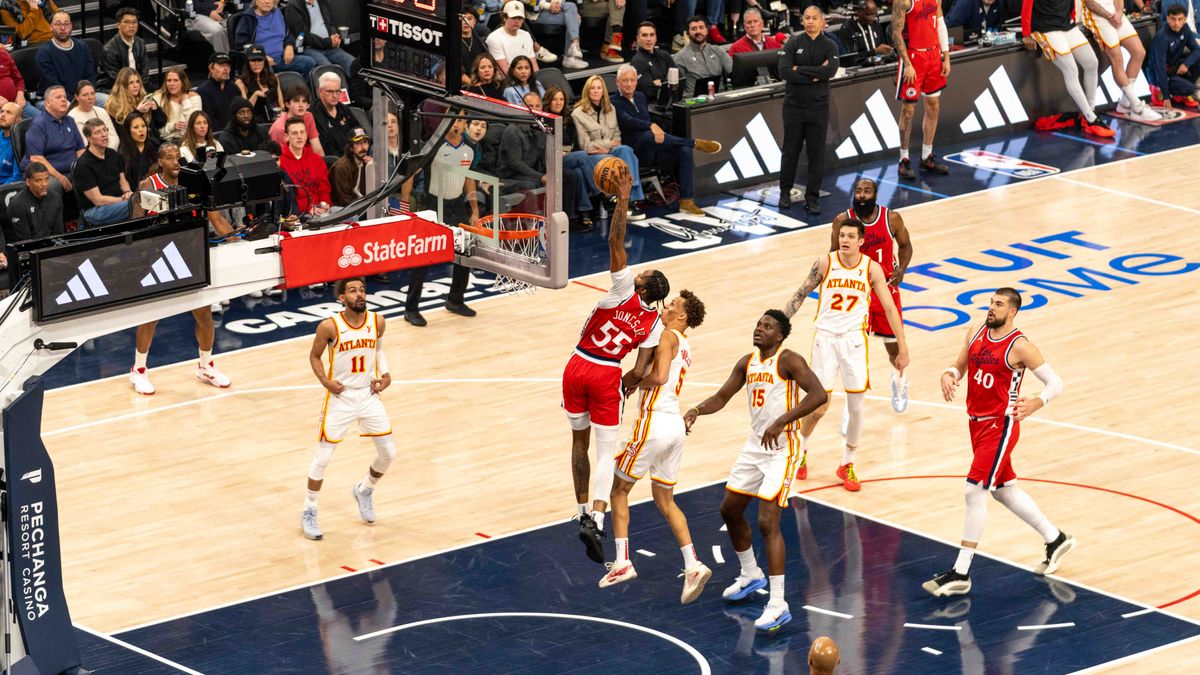 Derrick Jones Jr with the big slam dunk. 