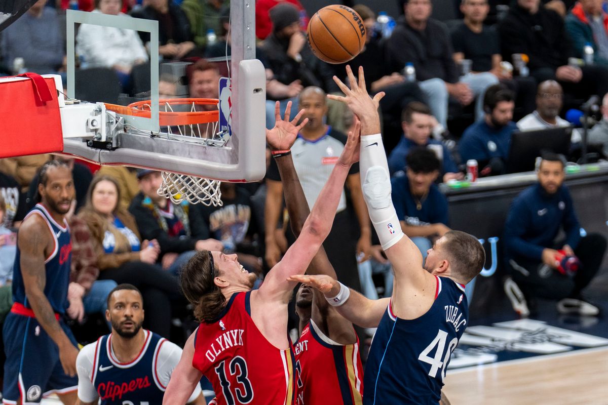 Los Angeles Clippers center Ivica Zubac (40) hits a hook shot over two defenders during an NBA basketball game against the New Orleans Pelicans, Wednesday April 2nd, 2025 in Inglewood, California. Los Angeles Clippers center Ivica Zubac (40) hits a hook shot over two defenders during an NBA basketball game against the New Orleans Pelicans, Wednesday April 2nd, 2025 in Inglewood, California.
