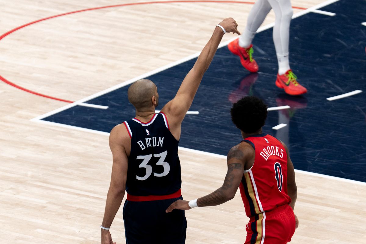 Los Angeles Clippers forward Nicolas Batum (33) shoots a three-pointer during an NBA basketball game against the New Orleans Pelicans, Wednesday April 2nd, 2025 in Inglewood, California. Los Angeles Clippers forward Nicolas Batum (33) shoots a three-pointer during an NBA basketball game against the New Orleans Pelicans, Wednesday April 2nd, 2025 in Inglewood, California.