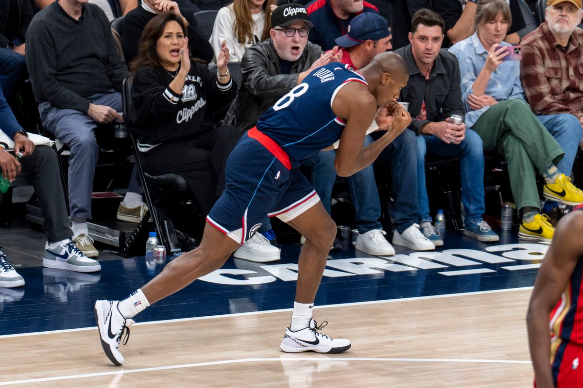 Los Angeles Clippers guard Kris Dunn (8) celebrates after hitting a three-pointer during an NBA basketball game against the New Orleans Pelicans, Wednesday April 2nd, 2025 in Inglewood, California. Los Angeles Clippers guard Kris Dunn (8) celebrates after hitting a three-pointer during an NBA basketball game against the New Orleans Pelicans, Wednesday April 2nd, 2025 in Inglewood, California.
