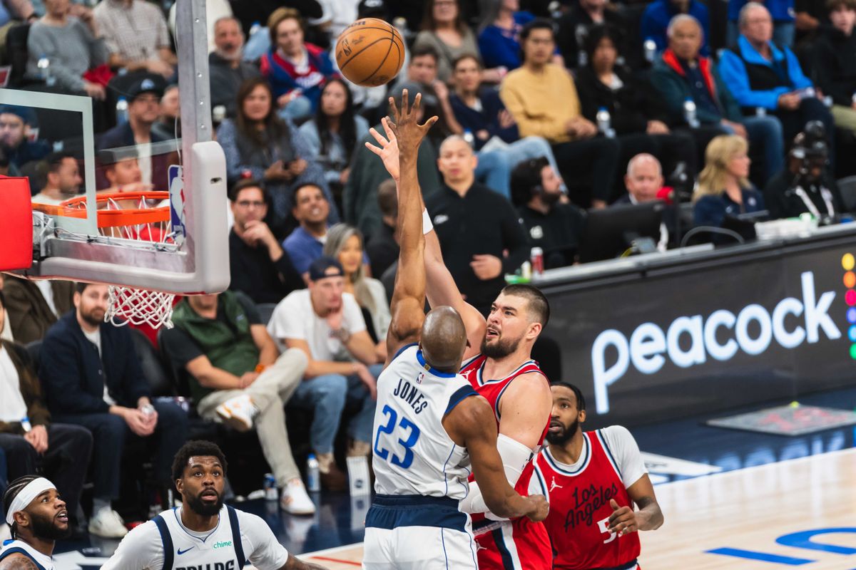 Los Angeles Clippers center Ivica Zubac  (40) takes a hook shot during an NBA basketball game against the Dallas Mavericks, Friday April 4th, 2025 in Inglewood, California. 