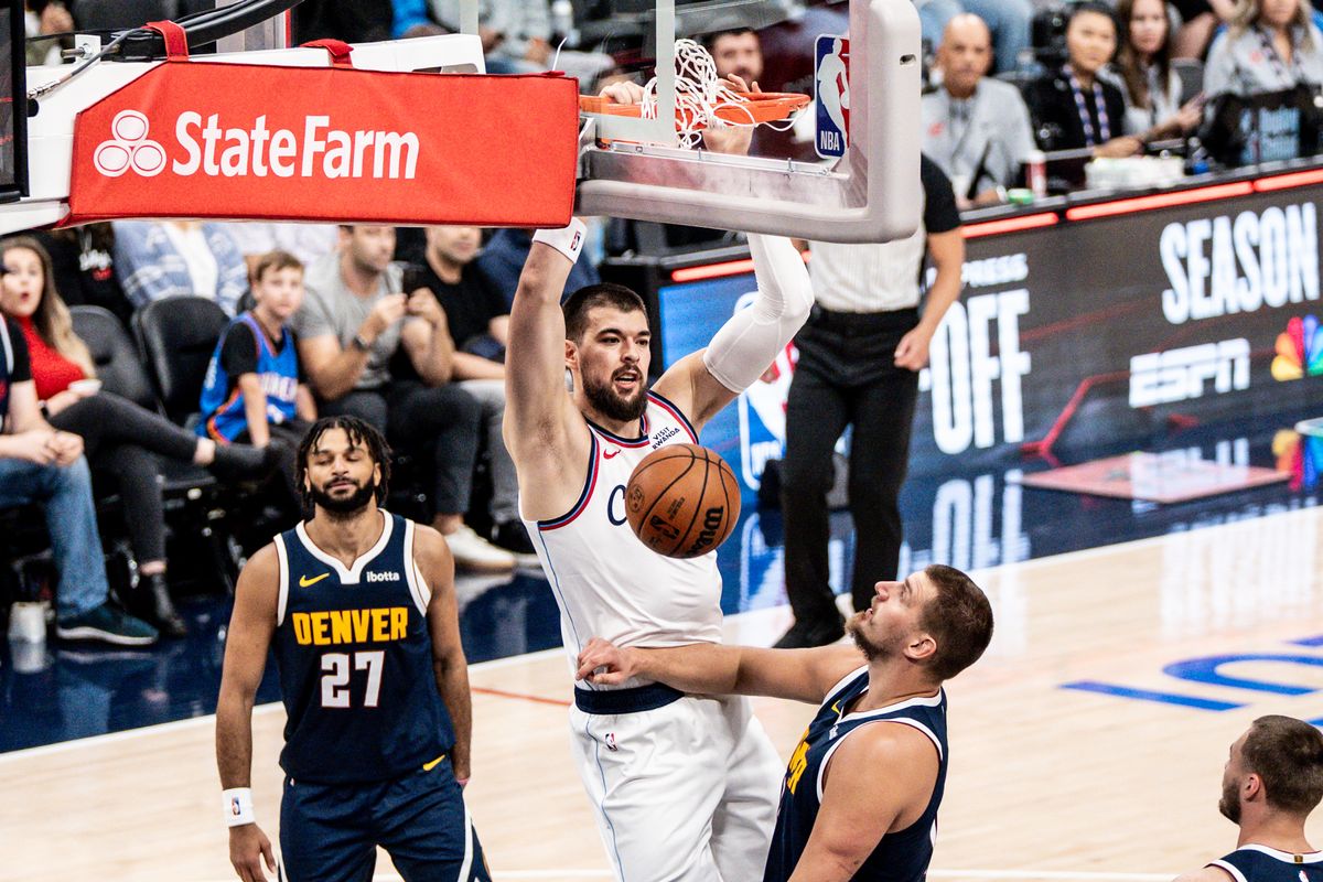 Los Angeles Clippers C Ivica Zubac (40) dunks the basketball during an NBA pre-season basketball game against the Denver Nuggets, Sunday October 12th, 2025 in Inglewood, California. 