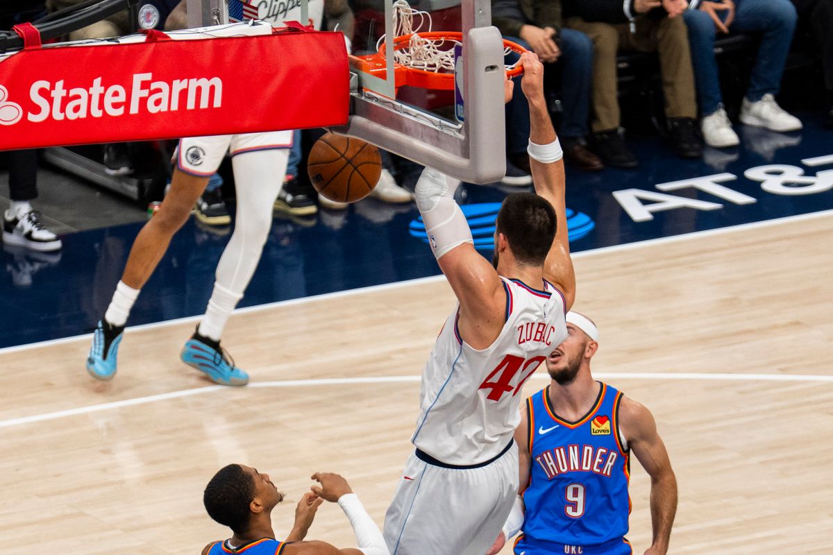 Los Angeles Clippers center Ivica Zubac (40) takes a three during an NBA basketball game against the Oklahoma City Thunder, Tuesday November 4th, 2025 in Los Angeles, California.