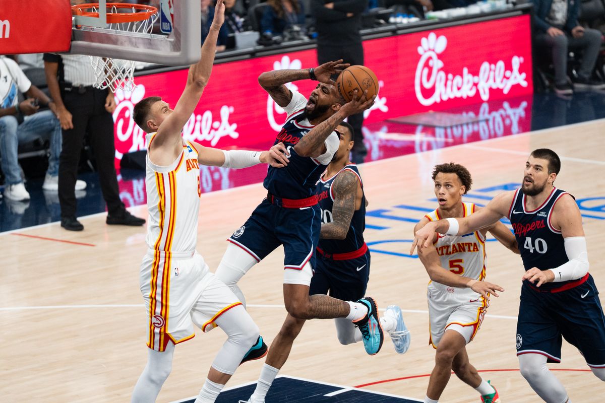 Los Angeles Clippers forward Derrick Jones Jr. (5) attacks the rim and scores at an NBA basketball game against the Atlanta Hawks, Monday November 10th, 2025 in Inglewood, California. 