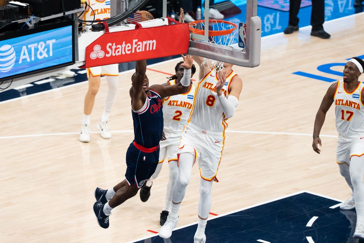 Los Angeles Clippers Guard Kris Dunn (8) scores on a tough lay up at an NBA basketball game against the Atlanta Hawks, Monday November 10th, 2025 in Inglewood, California. 