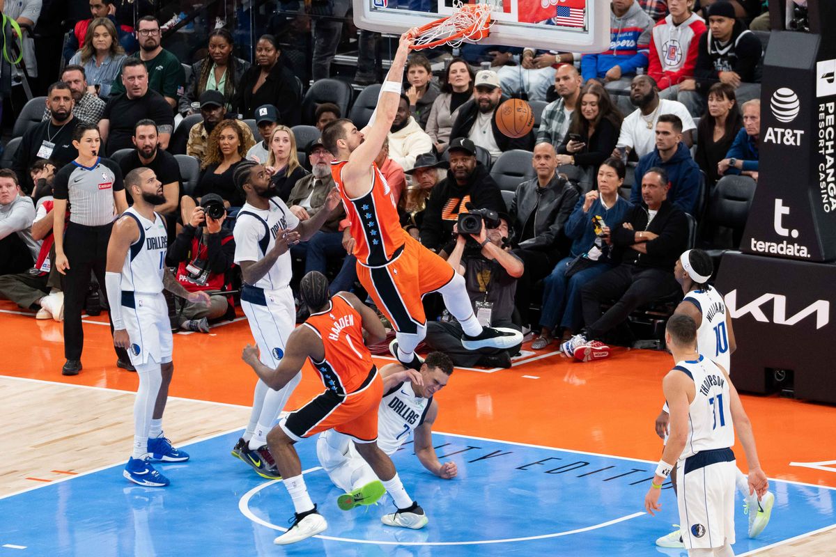 Los Angeles Clippers center Ivica Zubac (40) dunks the ball at an NBA basketball game against the Dallas Mavericks, Saturday November 29th, 2025 in Inglewood, California.
