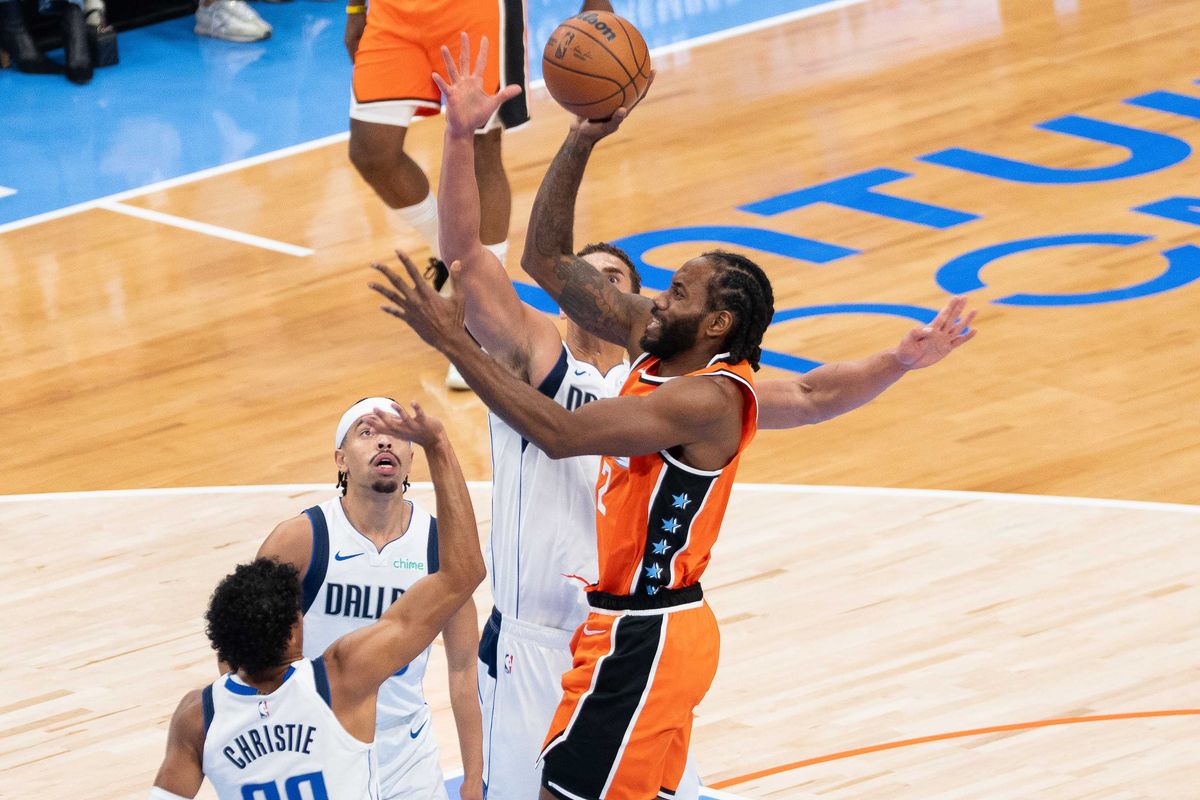 Los Angeles Clippers forward Kawhi Leonard (2) drives into the lane at an NBA basketball game against the Dallas Mavericks, Saturday November 29th, 2025 in Inglewood, California. 