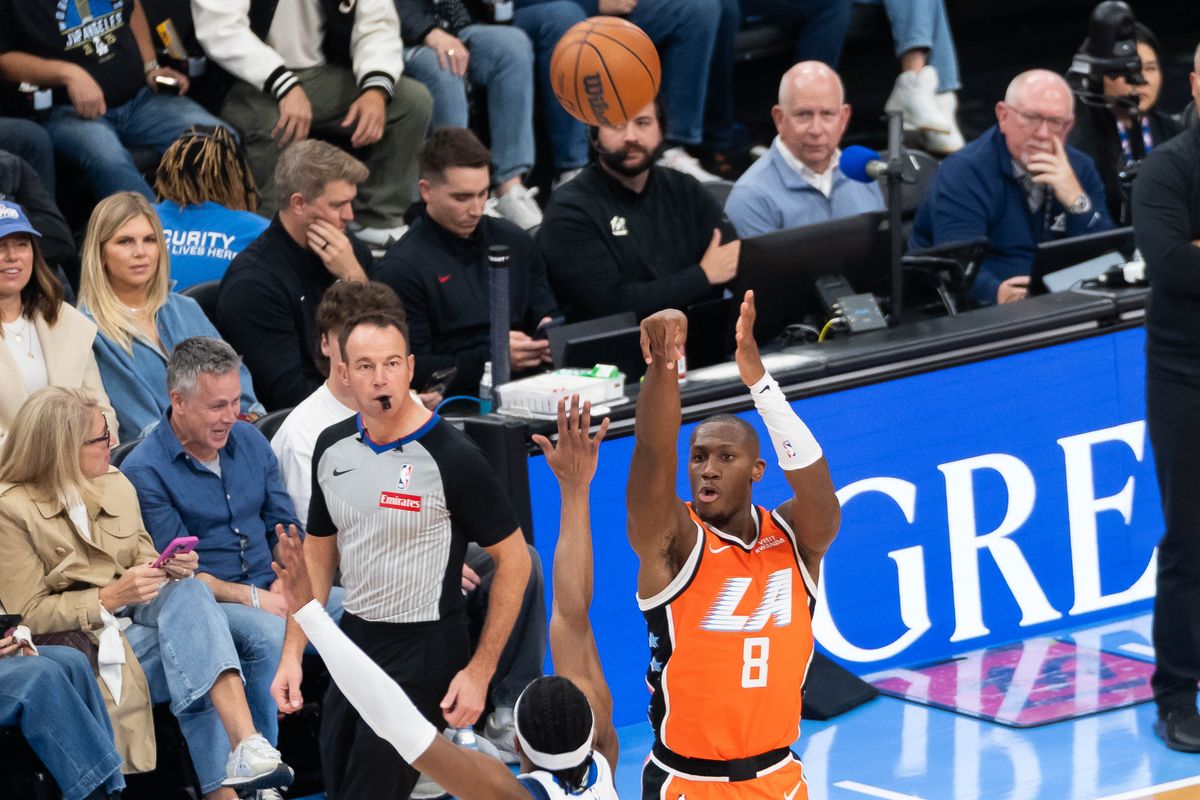 Los Angeles Clippers guard Kris Dunn (8) shoots a three-pointer at an NBA basketball game against the Dallas Mavericks, Saturday November 29th, 2025 in Inglewood, California. 