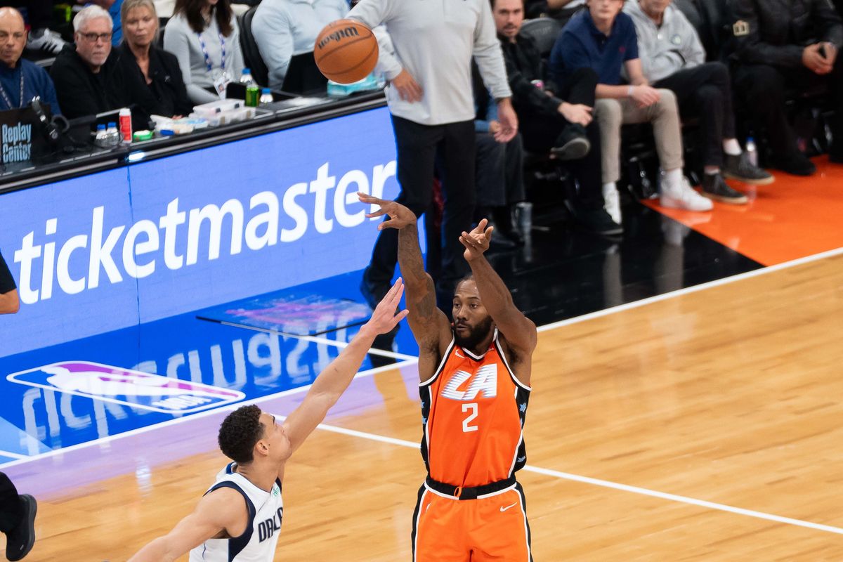 Los Angeles Clippers forward Kawhi Leonard (2) shoots a three-pointer at an NBA basketball game against the Dallas Mavericks, Saturday November 29th, 2025 in Inglewood, California.