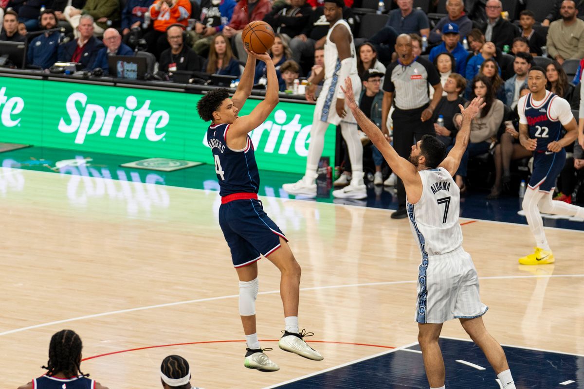 Los Angeles Clippers guard Kobe Sanders (4) makes a fade away jumper during an NBA basketball game against the Memphis Grizzlies, Monday December 15th, 2025 in Los Angeles, California. Los Angeles Clippers guard Kobe Sanders (4) makes a fade away jumper during an NBA basketball game against the Memphis Grizzlies, Monday December 15th, 2025 in Los Angeles, California.