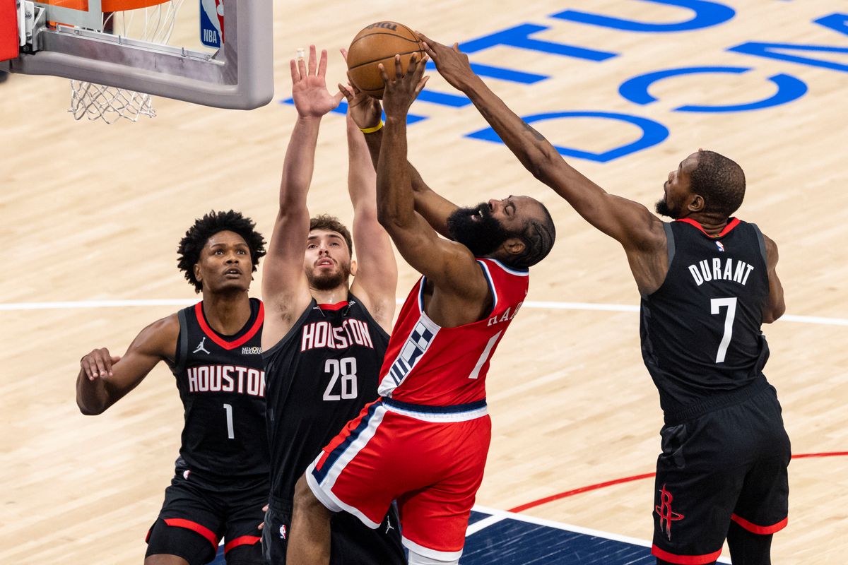 James Harden #1 of the LA Clippers drives to the rim during an NBA basketball game against the Houston Rockets, Tuesday December 23, 2025 in Inglewood, Calif.