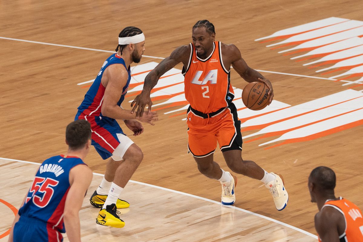 Los Angeles Clippers forward Kawhi Leonard (2) dibbles around his defender during an NBA basketball game against the Detroit Pistons, Sunday December 28th, 2025 in Inglewood, California. 