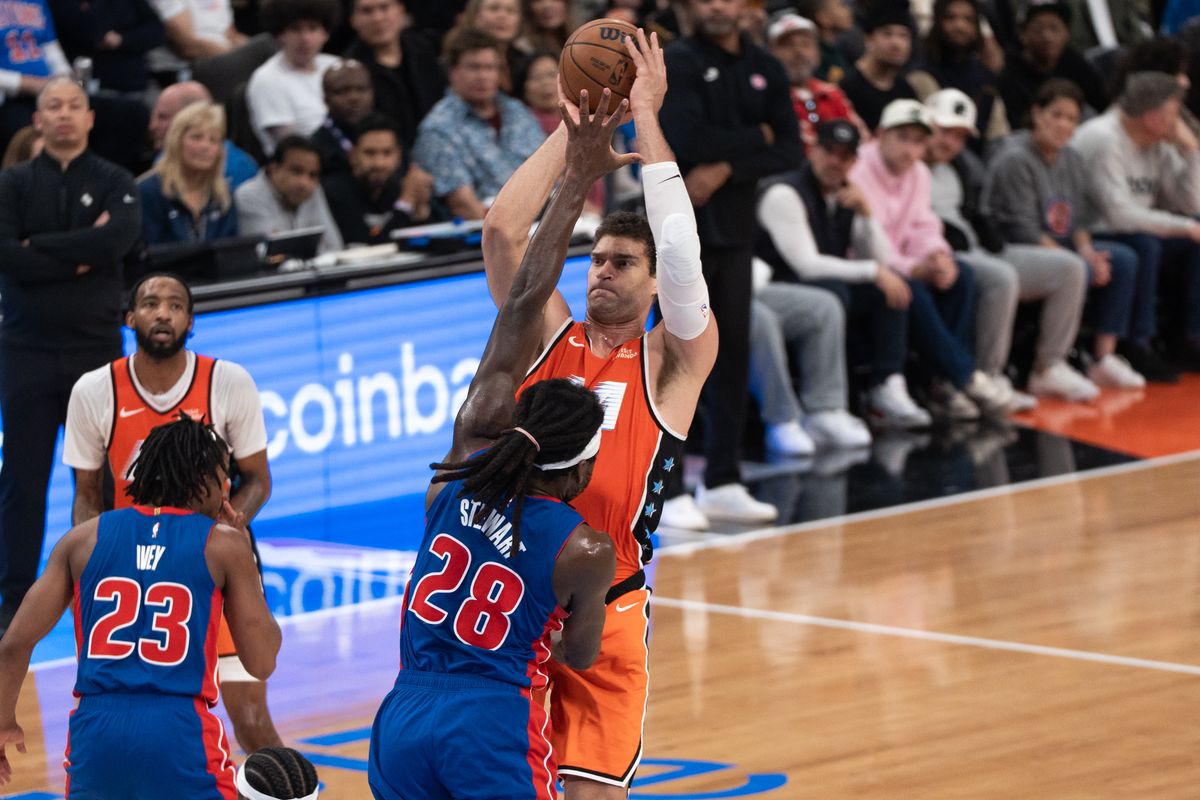Los Angeles Clippers Center Brook Lopez (11) shoots a jumper while the defender is in his face during an NBA basketball game against the Detroit Pistons, Sunday December 28th, 2025 in Inglewood, California. 