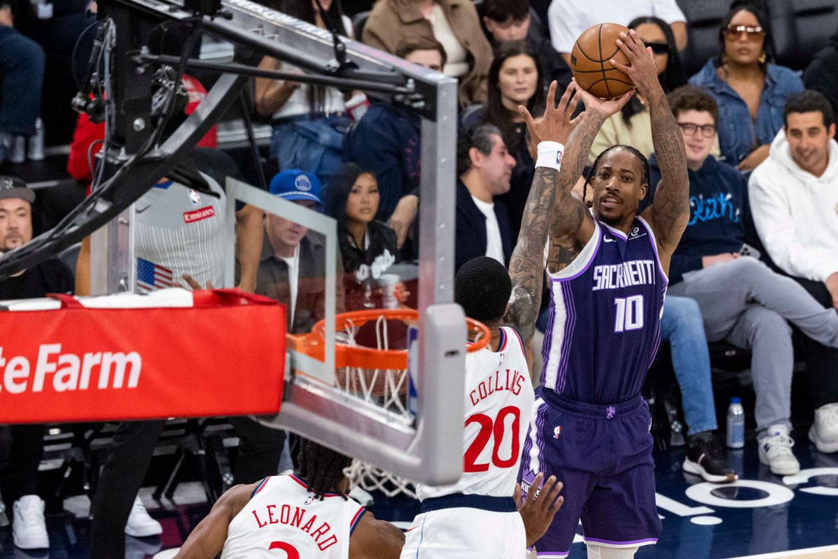 DeMar DeRozan #10 of the Sacramento Kings shoots the ball during an NBA basketball game against the LA Clippers, Tuesday December 30, 2025 in Inglewood, Calif.