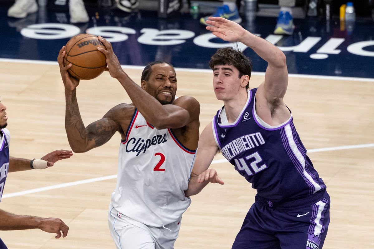 Kawhi Leonard #2 of the LA Clippers drives towards the basket during an NBA basketball game against the Sacramento Kings, Tuesday December 30, 2025 in Inglewood, Calif.