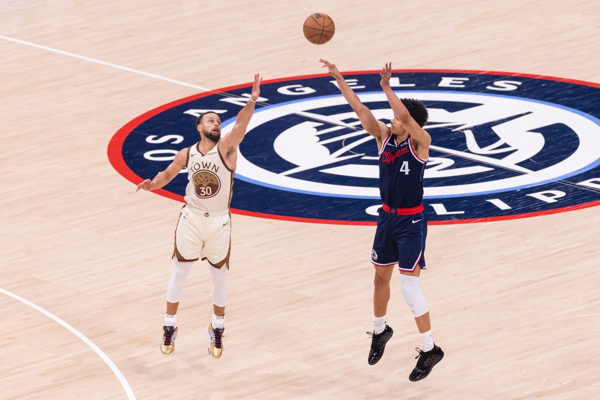 Kobe Sanders #4 of the LA Clippers shots a long three point shot over Stephen Curry #30 of the Golden State Warriors during an NBA basketball game, Monday January 5, 2026 in Inglewood, Calif.