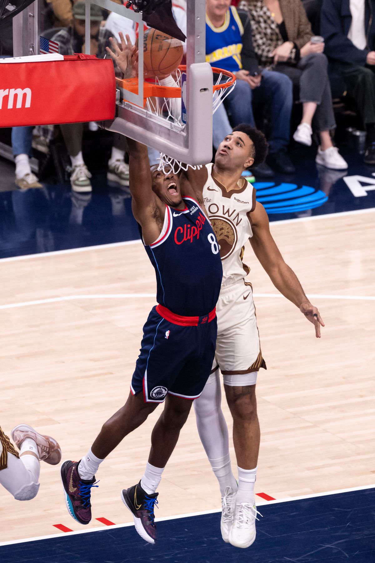 Kris Dunn #8 of the LA Clippers dunks the ball during an NBA basketball game against the Golden State Warriors, Monday January 5, 2026 in Inglewood, Calif.