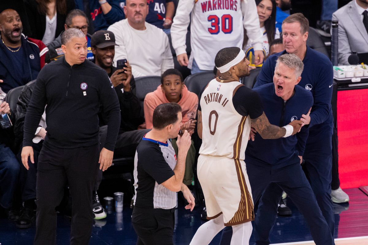 Head coach Steve Kerr of the Golden State Warriors yells at the referee before getting ejected as head coach Tyronn Lue of the LA Clippers looks on during an NBA basketball game, Monday January 5, 2026 in Inglewood, Calif.